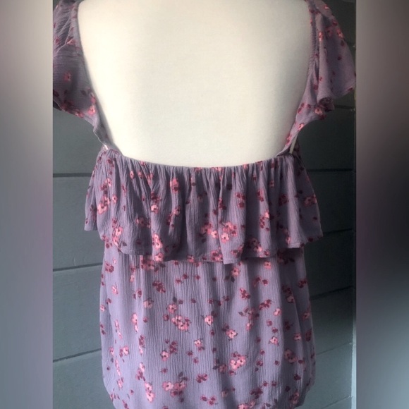 EXPRESS lavender floral ruffle front & sleeves can be Wear on or off shoulder. M - Picture 10 of 16